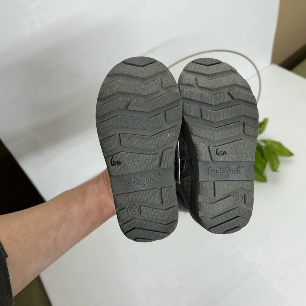 Cat & Jack Glitter Faux Fur Toddler Boots - Gray
